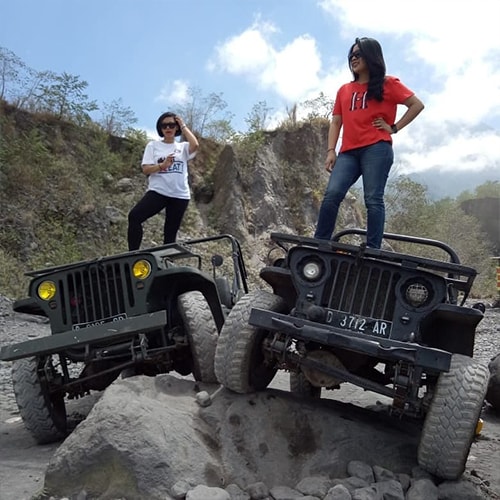 Jeep Willys Menerjang Merapi